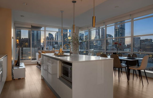 DT Upscale Corner Unit Tower Views Free Parking - Photo 7