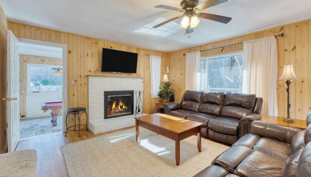 Creekside Haven by Avantstay Hot Tub, Fire Pit, Outdoor Dining Area Nestled Next to Creek - Foto 5, Interior