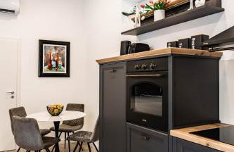 Luxury City Center House - Photo 1