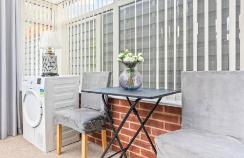 Central Peaceful Home with Parking, Wi-Fi and Garden - Foto 16