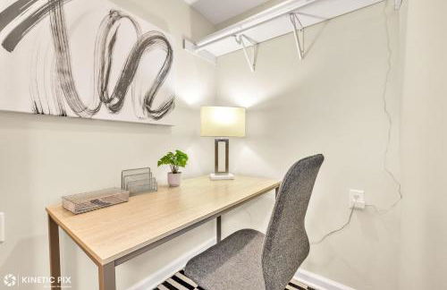 Sleeps 10 + Coffee bar + Game Room + Train to CHGO - Foto 31