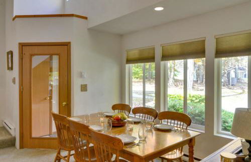 Charming Hidden Valley Resort Home Walk to Slopes - Foto 10