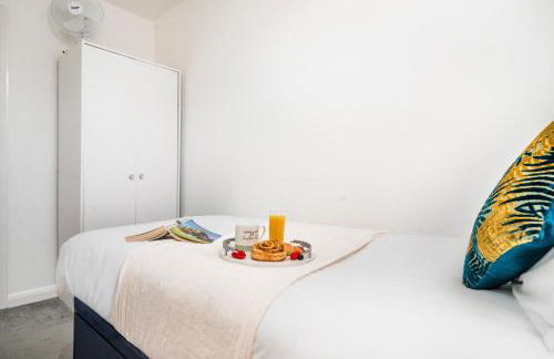 Monmouth House Aylesbury Premier Quality Accommodation For Larger Families Contractors And Professionals Sleeps Up to 6 Guests - Foto 44