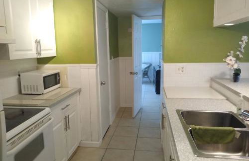 Affordable Two Bedroom Tropical Condo - Private Beach, Pools, Hot Tub - Foto 26