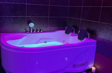 Suite mit Whirlpool, Sauna, Pole Dance und mehr - Foto 4