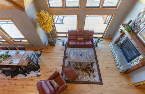 MAJESTIC VIEWS FAMILY LODGE with Large Deck - Photo 11