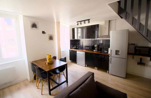 Triplex Lumineux à Cherbourg, hyper centre, 2 pas du Port & Vie Nocturne, Intendance Luxury Host - Foto 6