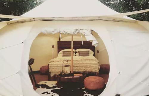 Charming Couples' Bell Tent Rental with Air Conditioning in Texas Hill Country - Foto 4