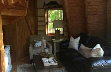 A-Frame Cabin Rental Set Alongside Sebago Lake on Frye Island, Maine - Foto 16