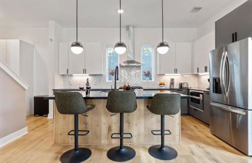 Brand New 3BR 2 5BA Home with Hot Tub - Photo 16