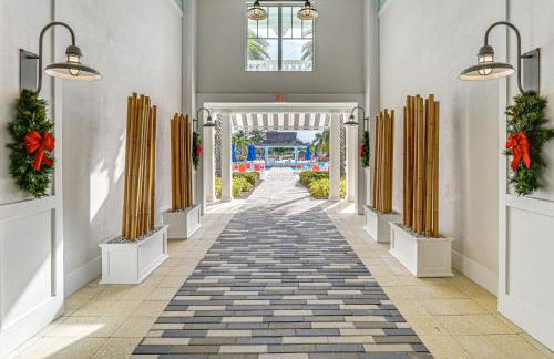 3 Mi to Naples Beach! Couples Resort Getaway - Photo 30