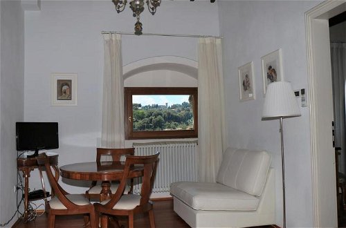 Photo 7 - Florence View Apartments