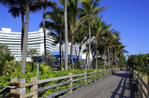Photo 15 - Fontainebleau Miami Beach Private Luxury Suites