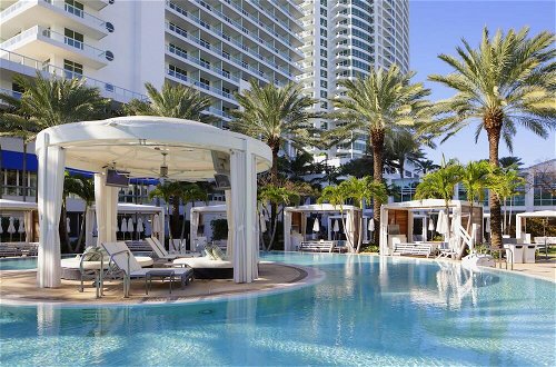Photo 22 - Fontainebleau Miami Beach Private Luxury Suites