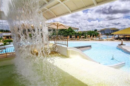 Photo 11 - L'acqua Diroma - Suítes confortáveis - Resort com Piscinas 24 horas - Piscina de ondas