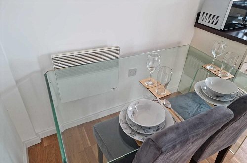 Photo 10 - Beautiful 2-bed Apartment in Manchester Centre