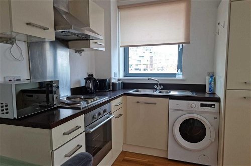 Photo 12 - Beautiful 2-bed Apartment in Manchester Centre