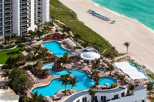 Photo 19 - Crystal Palms Beach Resort - No Resort Fees