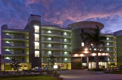 Photo 3 - Crystal Palms Beach Resort - No Resort Fees