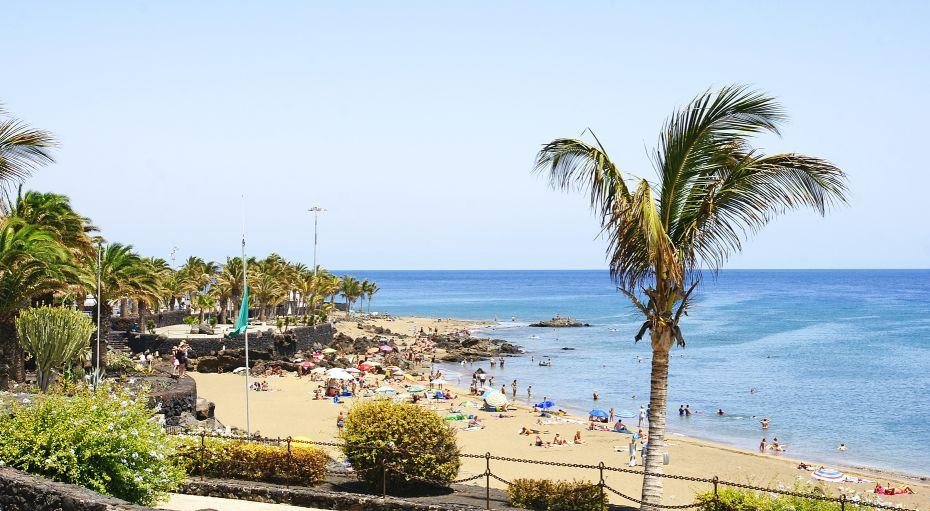 Puerto-del-Carmen-Lanzarote-Fotolia_80752885_Subscription_Monthly_M.jpg