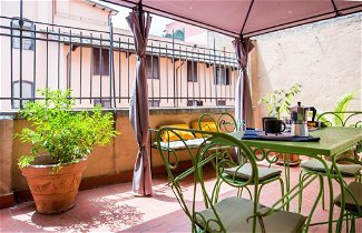 Foto 1 - Apartamento en Roma con jardín y vistas al mar
