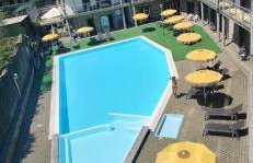Foto 1 - Aparthotel a Domaso con piscina